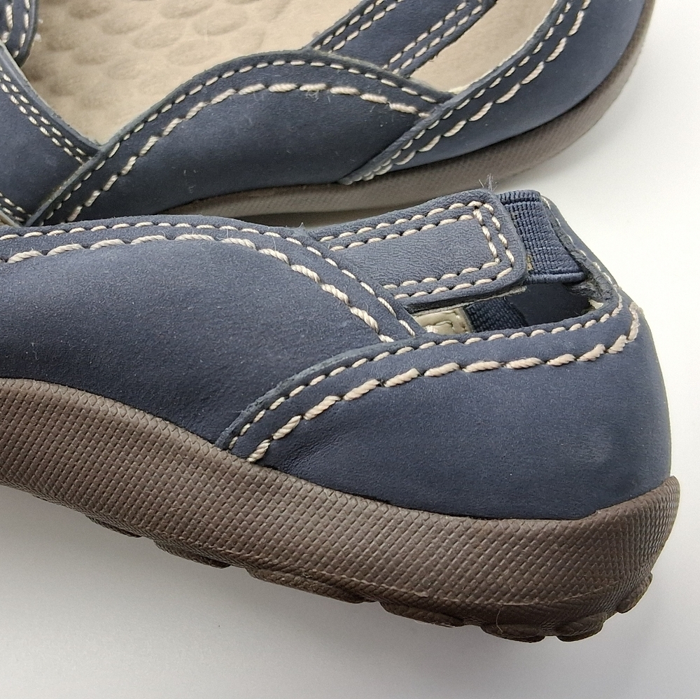 Clarks Mary Jane Loafers/Driving Shoes with Light Arch Support & White Stitching - Picture 10 of 13
